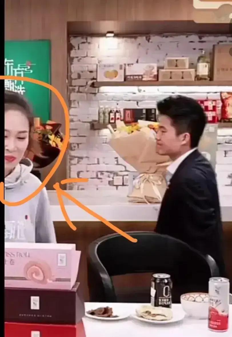 一周掉粉15万，她慌了YOYO把道歉视频发出去48小时，播放破千万，董宇辉