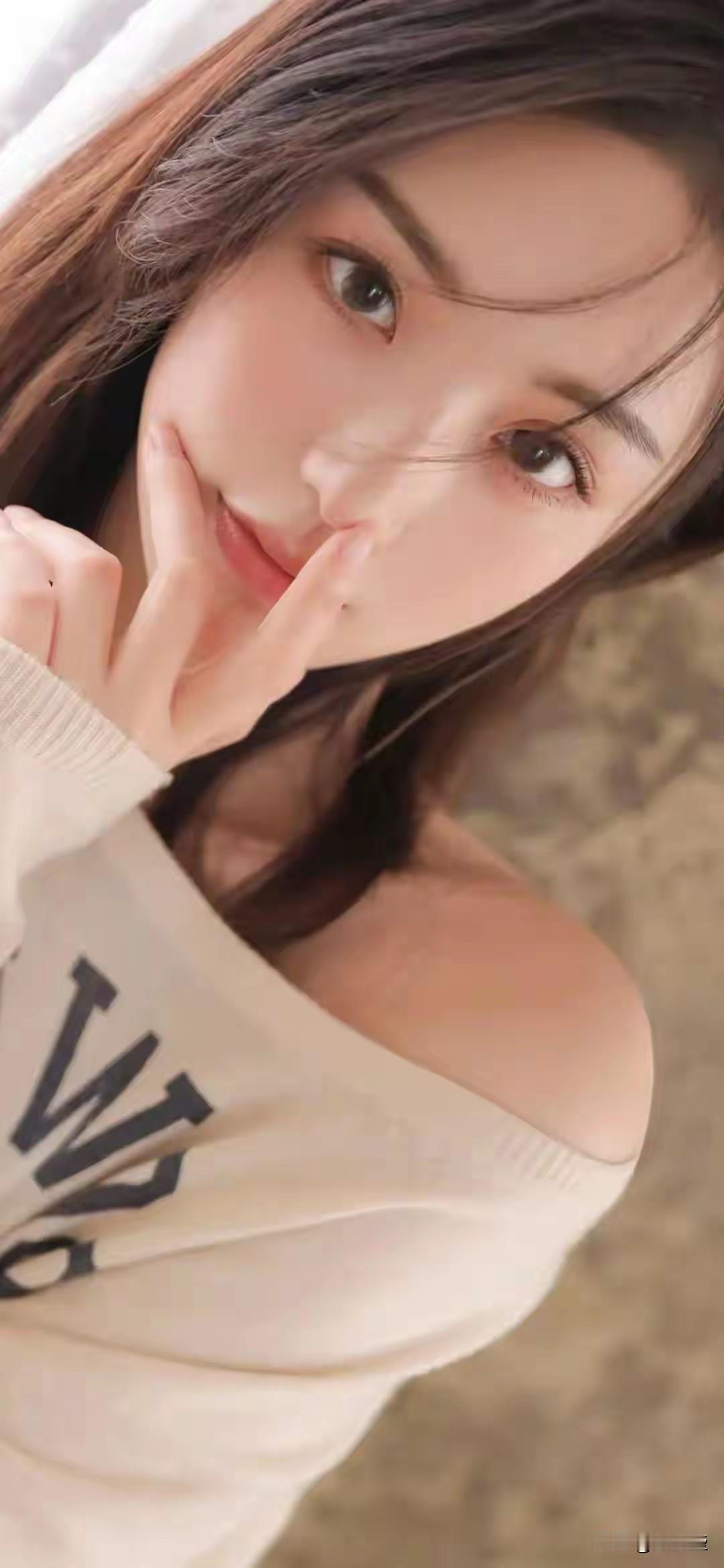 元气少女，甜美微笑，温暖如春