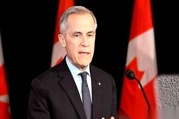 记者当着全世界的面问加拿大总理：特朗普管你叫“州长”，你冒不冒犯？旁边还架着个