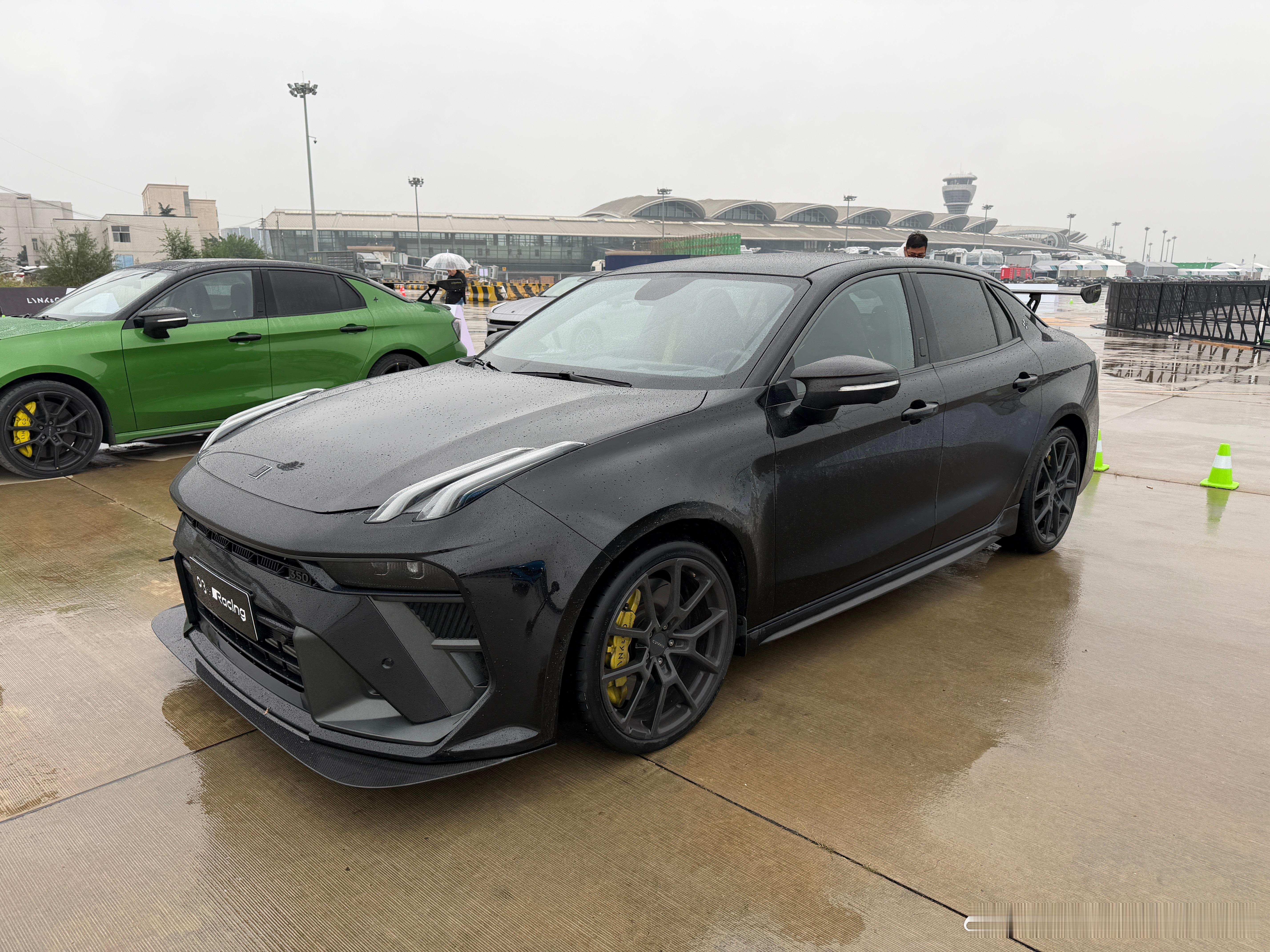 第一次雨天的场地里来了领克03+Racing和03TCR！反差真的好大，03