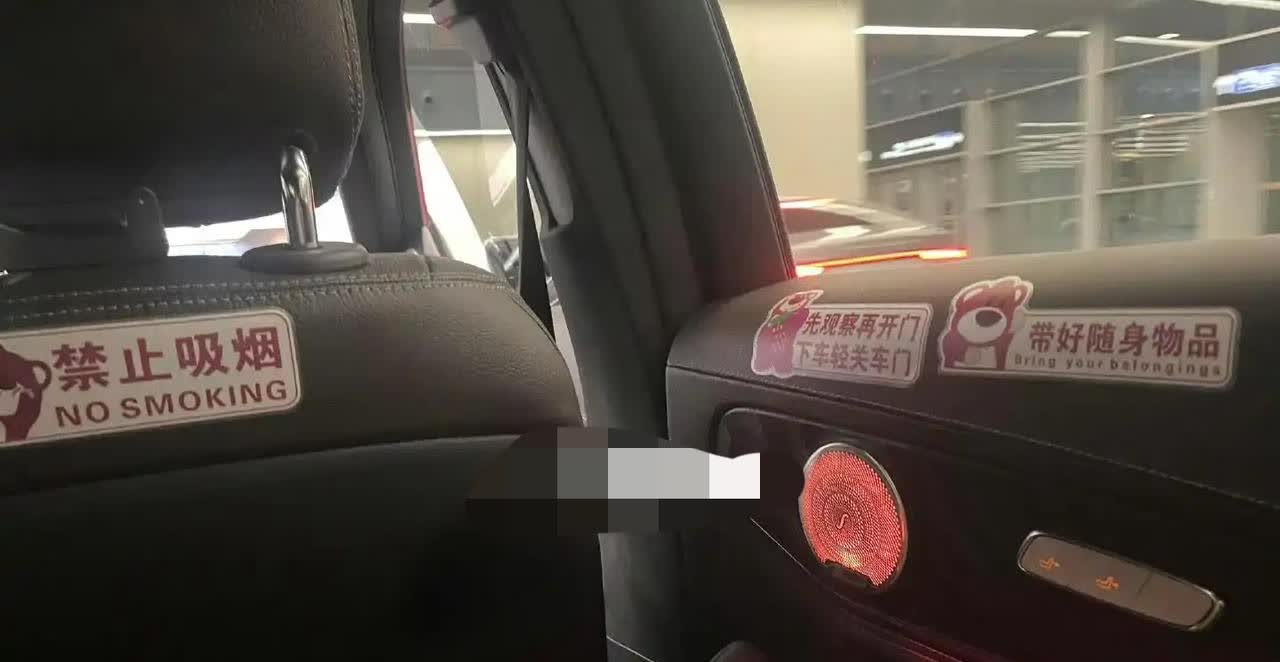 成年人最后的尊严一个深夜，他预约了一辆凌晨四点半出发的滴滴快车。很快，订