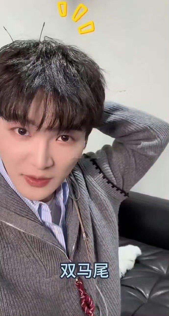 周深螂的诱惑本周深圳的巡回演唱会还没开唱就已经话题不断，双马尾耳返加贯口表演