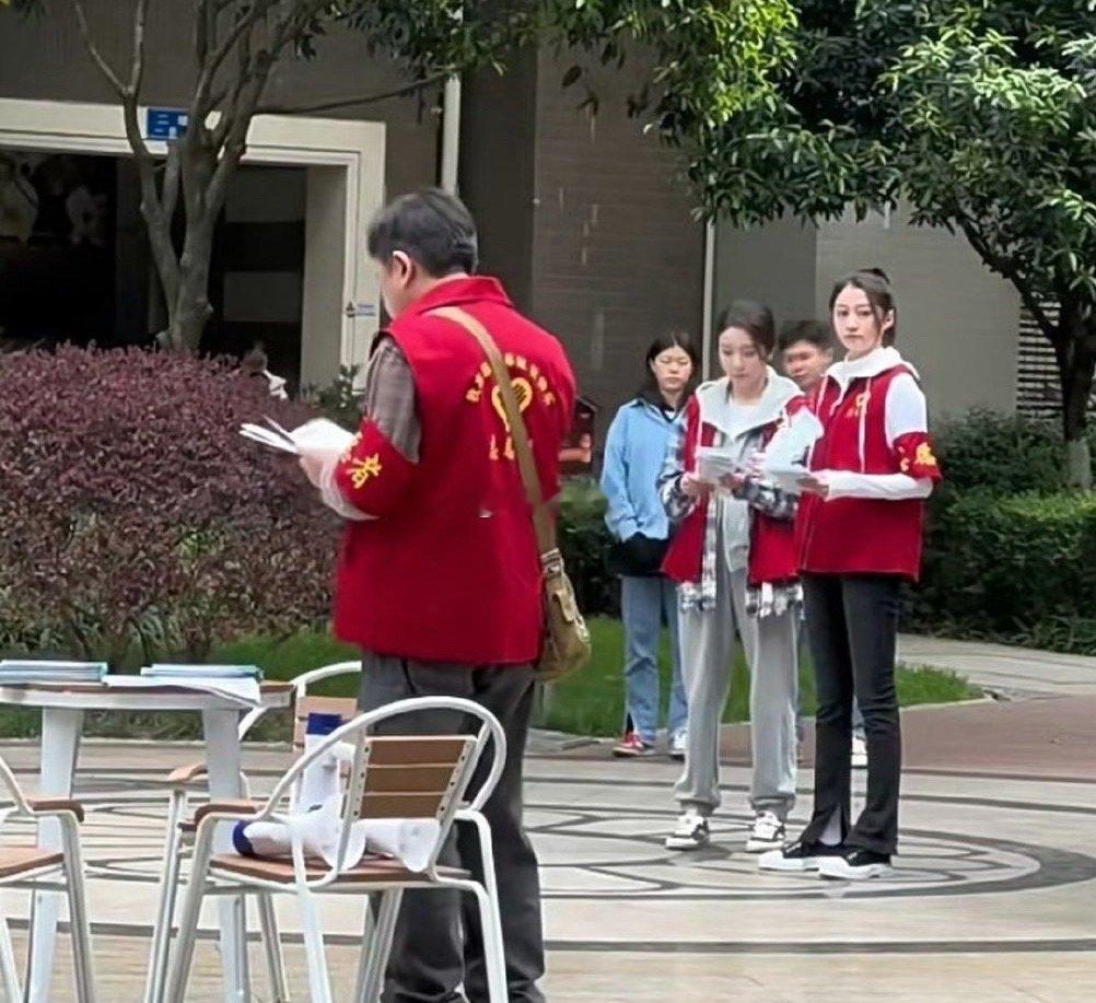 关晓彤这个裤子但凡换个人穿，我都觉得很灾难​​​