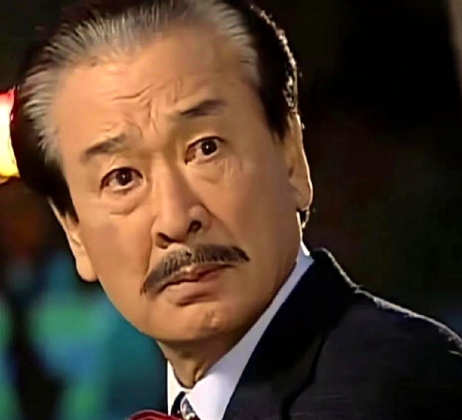 我只看过他的《搞笑一家人》，可是为什么会那么难过呢[哭哭]脑子里全是爷爷离开