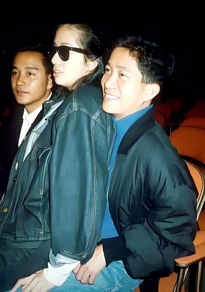 1984年片场，两个男主演死活不同框，导演硬着头皮找替身借位才把戏拍完。这俩人是张国荣和陈百强。决裂