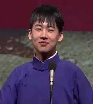 离开德云社那天，只有郭麒麟追出来。他把信封塞进我手里，转身就跑。