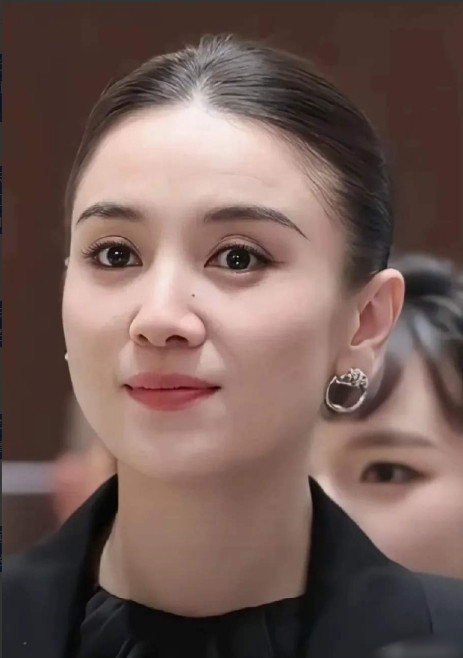 2023年，筹拍《山花烂漫时》，导演联系了多位女演员出演张桂梅，可全都一囗拒绝，