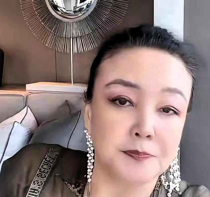 2026年2月23日孩子生了，大家都很高兴。奶奶张兰很快飞去台北，心里欢喜，可