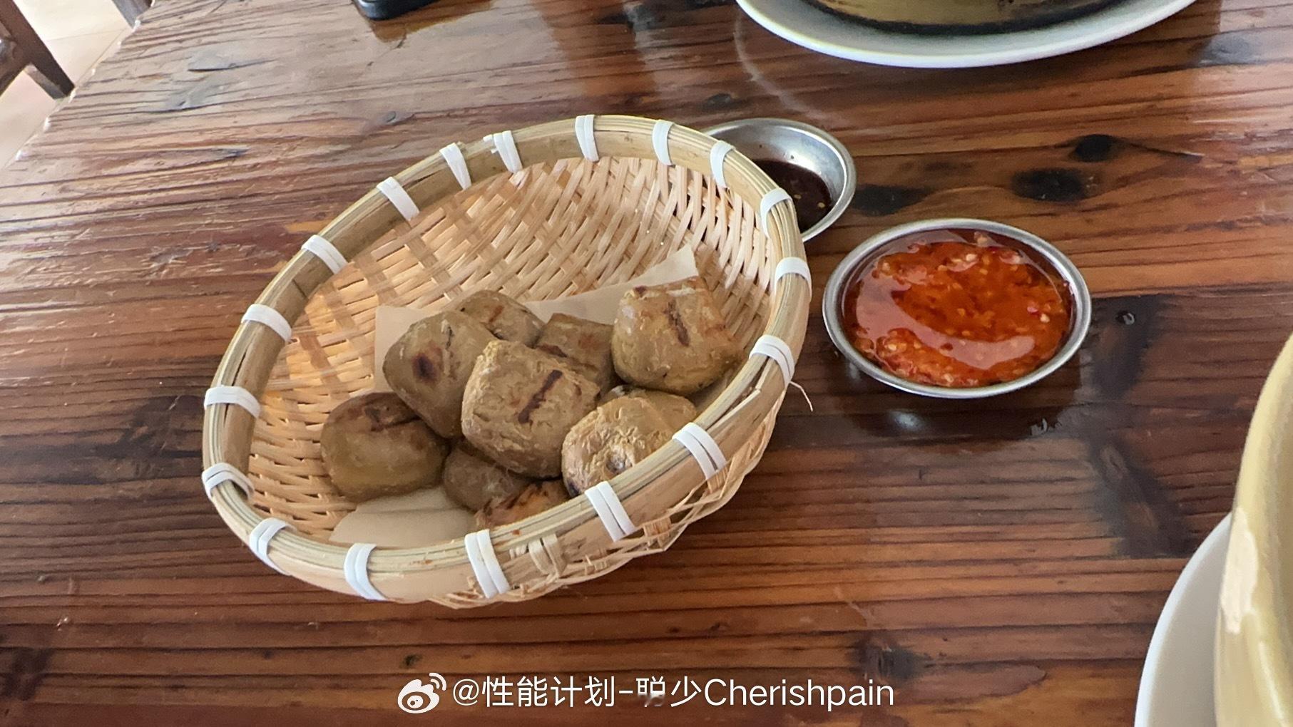 马萨一口正宗云南烧豆腐其实是这样的～必须配蒜油辣椒蘸水​​​