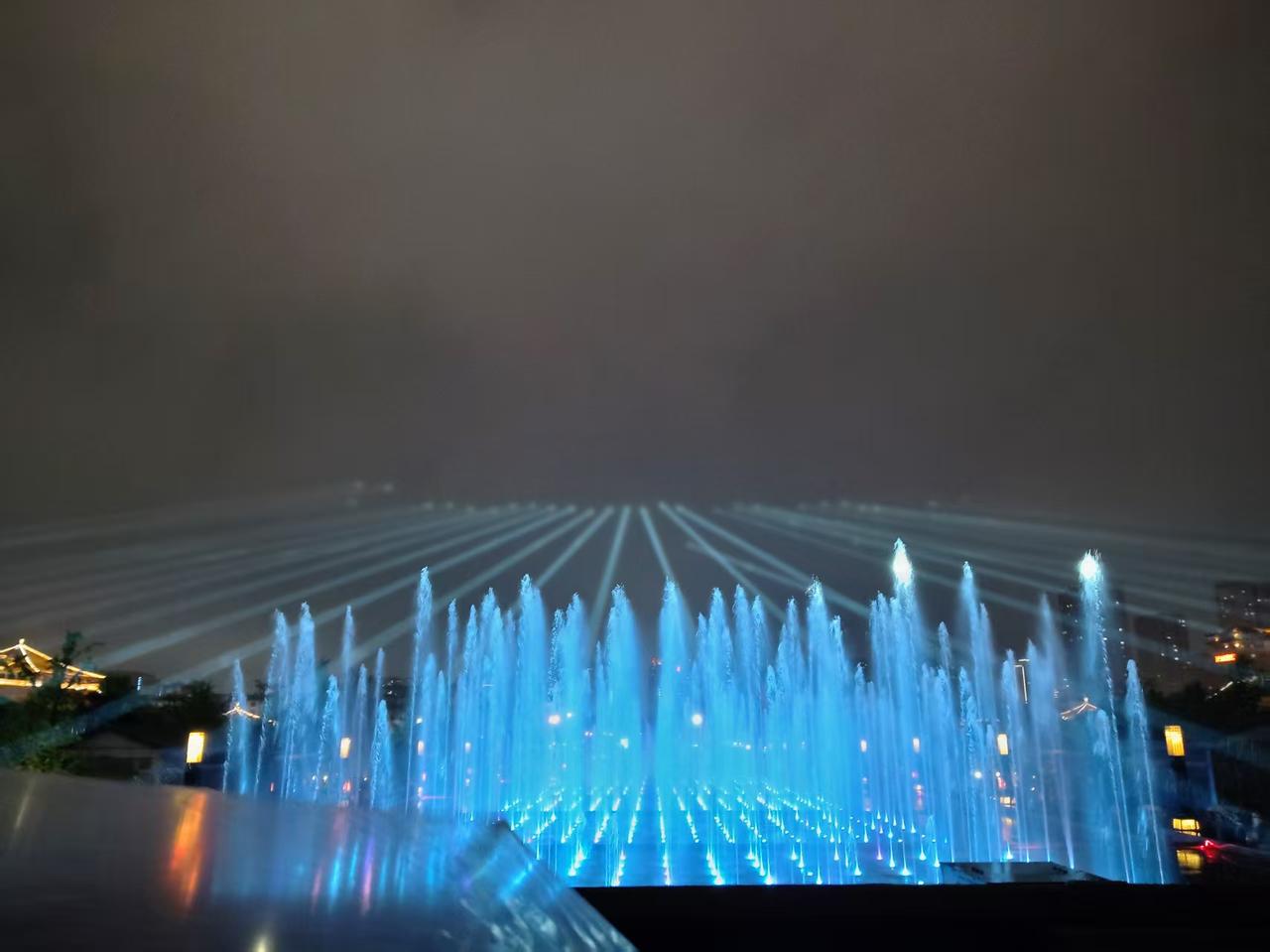 西班牙:那个，中国队，不好意思哈，我们两个的友谊赛哥们不踢了。中