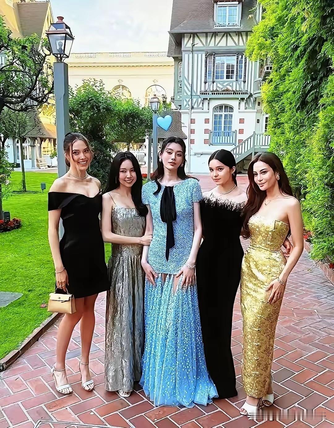 奚梦瑶结婚没有邀请谢娜陈乔恩晚晚这些好朋友，她现在是豪门太太，与她们阶层不同，也