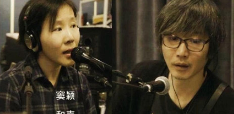 1994年，张亚东抛下妻儿，去北京追寻他的音乐梦想了。很快，他就娶了窦唯的妹妹窦