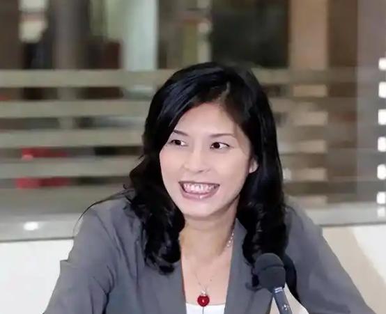 郑丽文现在估计挺后悔的，后悔什么？她后悔的不是加入国民党，也不是竞选主席时缴纳的