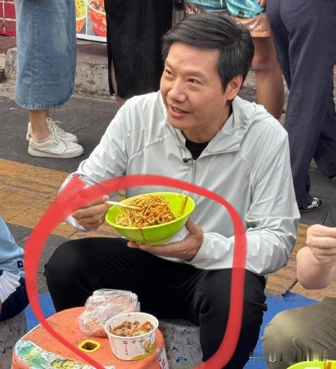 我严重怀疑雷军在武汉吃早饭不是为了做营销，也不是搞人设，纯粹就是为了那一