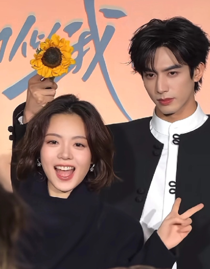 宋威龙赵今麦，俩人都有情，感觉都很含蓄，入目无他人，四下皆是你