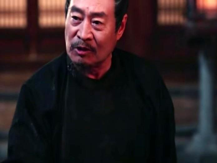 卢凌风和裴喜君谈个恋爱，真是不容易。撞上裴勉这种长辈，简直是灾难现场。裴勉一