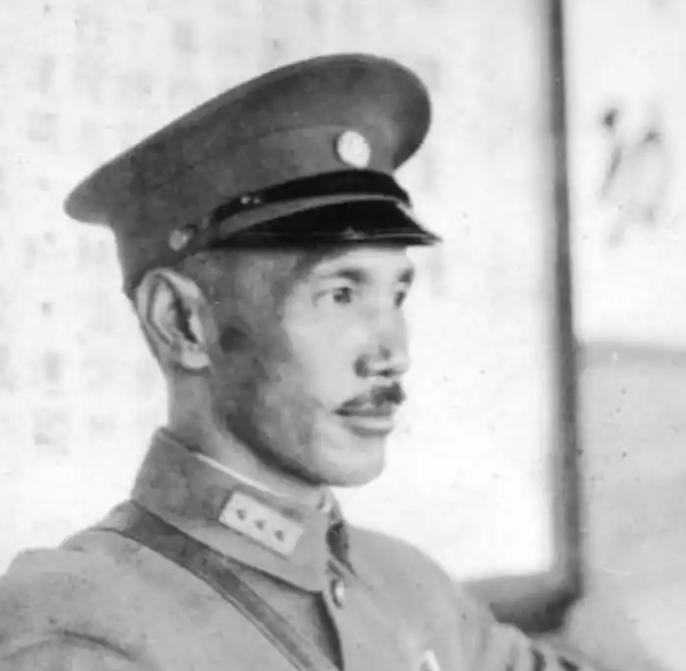 1927年，蒋介石在武汉检查部队后，临时前往独立第八师。因为提前没有收到通知，师