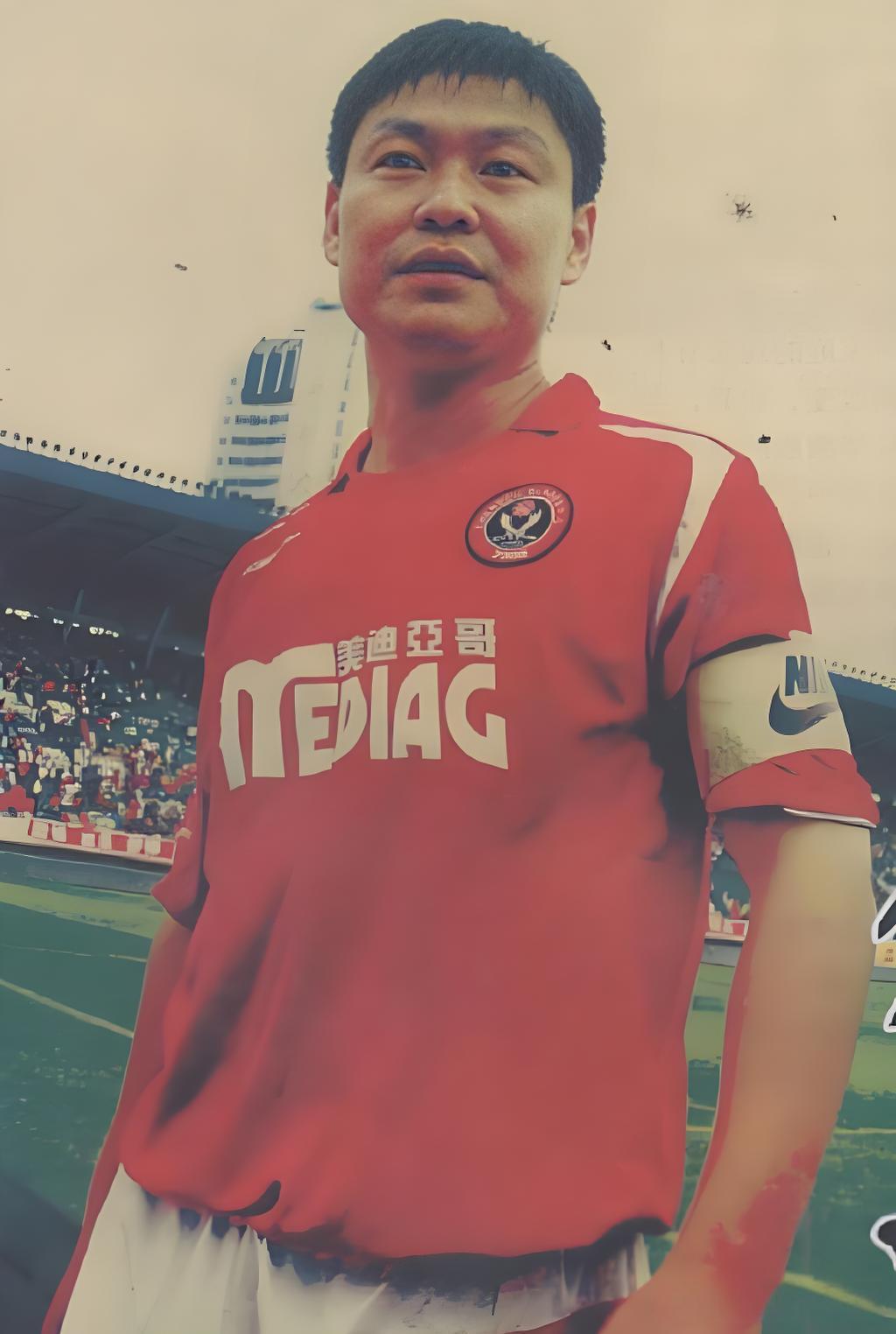 姚夏从不眼红别人的成就。当年队友杨晨在法兰克福踢得风生水起，有人问他：“你咋就不