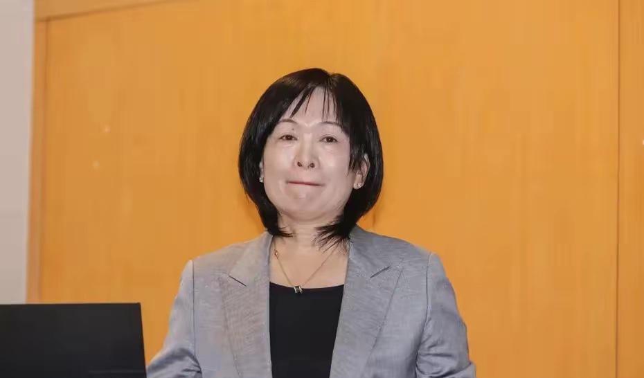 戴遐龄哽咽：得知家人向法院申请辅助宣告马英九眼眶红了这事说白了挺扎心的。