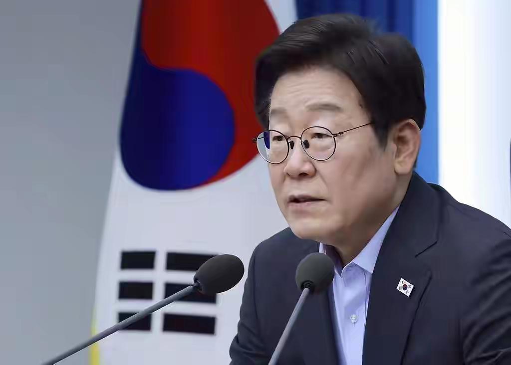 韩国刻意选择中国国庆日（10月1日）举行阅兵，其时机具有挑衅性与心理暗示意味，而