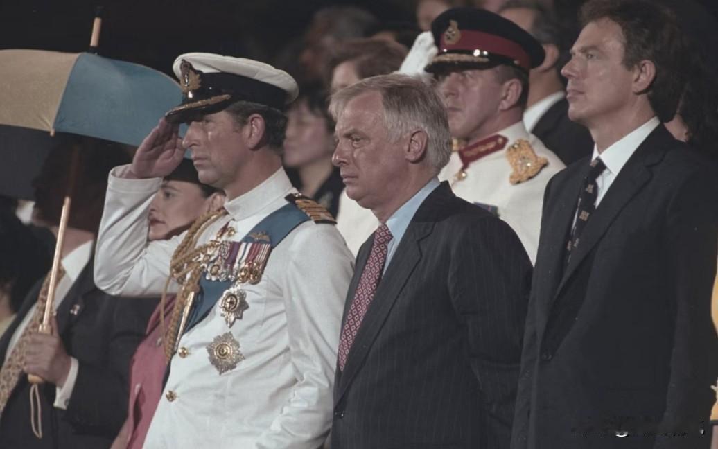 很多人都会问，当年条约写得明明白白，香港岛是永久割让给英国的土地，如果按照近代殖