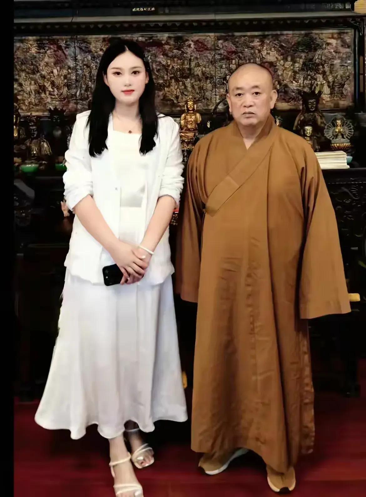 当今社会让人迷失，让人不分善恶，让人尔虞我诈，让人颠沛流离，让人醉生梦死，让人道