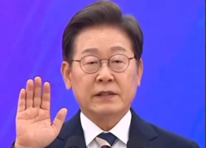 用金成勋就对了！李在明刚坐上总统宝座，就干了一件让“挺尹派”跳脚的事，把前陆军大