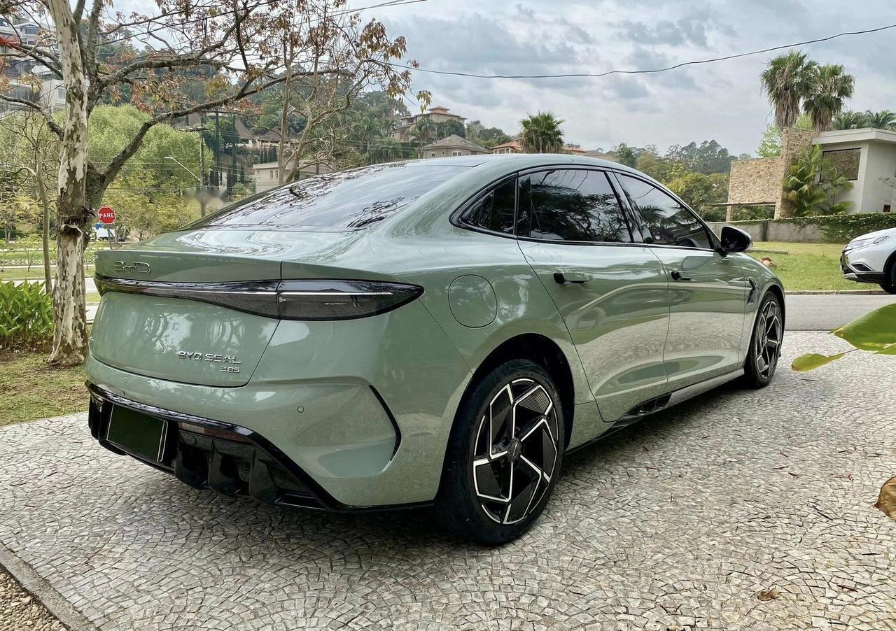 其实可以这么说，海豹这款车把比亚迪所有车型的颜值都拉高了一个档次！11月份海豹卖