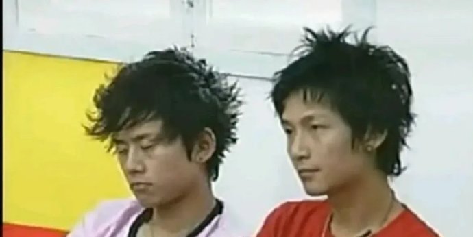 张杰和陈楚生古早影像，谁还没个非主流啊[捂脸哭]​​​