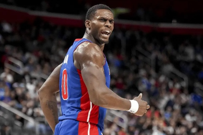 爆了！活塞21岁中锋33分统治内线，8投7中+5扣全中，独行侠防守在他面前形同虚设