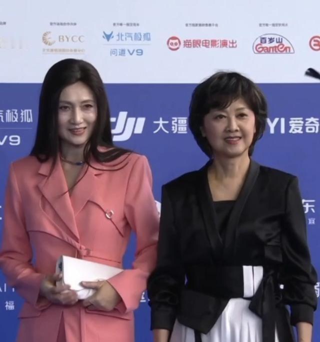 86版《西游记》女儿国国王第一人选其实是林芳兵。但她试镜完太张扬，到处说自己演定