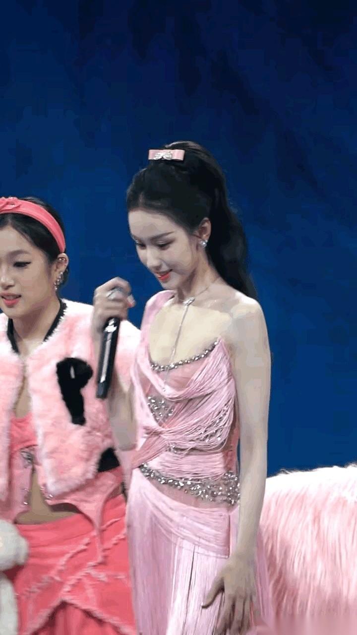 说起陈都灵，就绕不开内娱那条不成文的铁律。她上来了，一路从镶边女配杀到大女主的