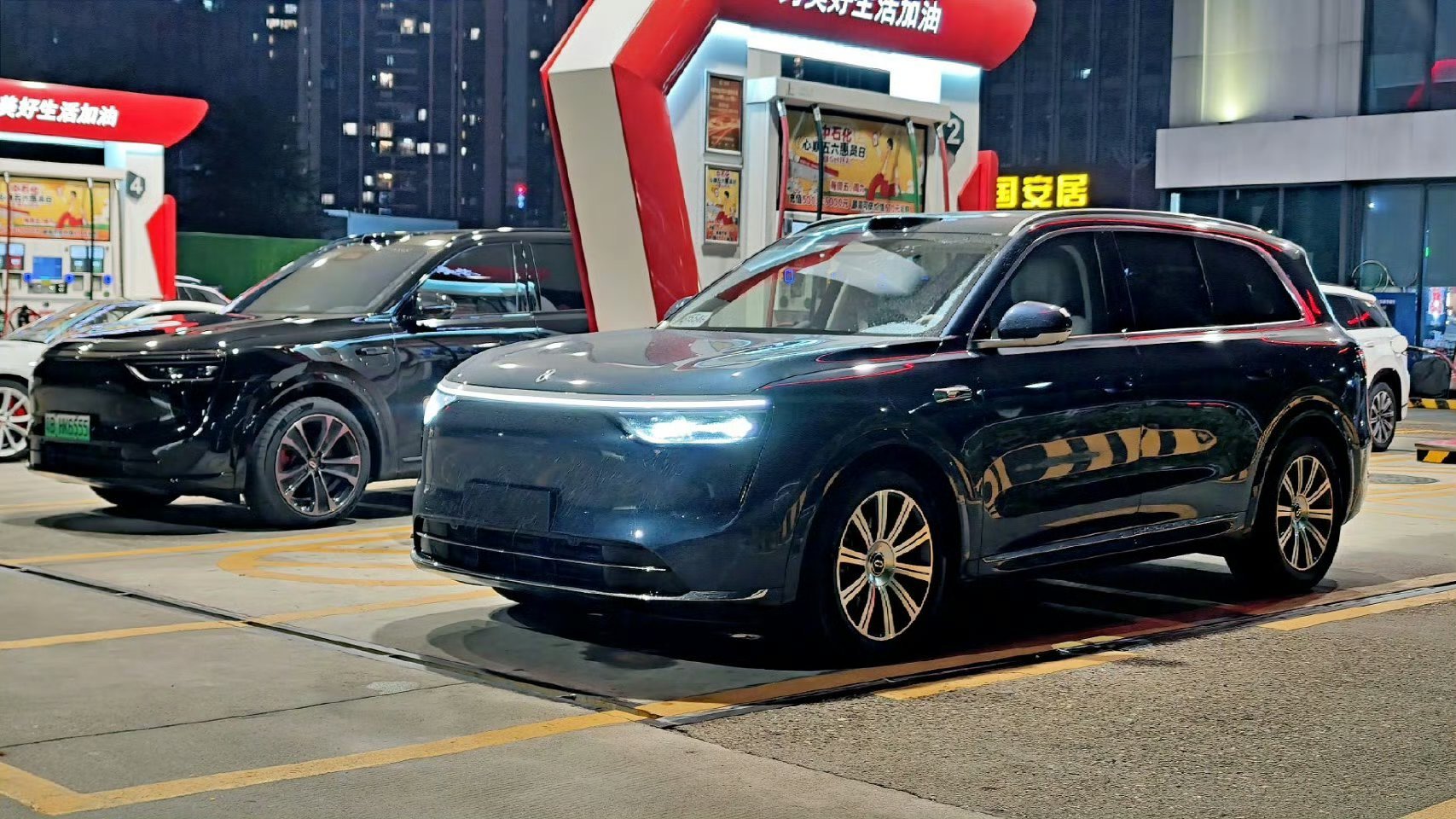 问界M8上市后卖了12w台，牛逼！这可是30多万的车啊，都这么有钱啊