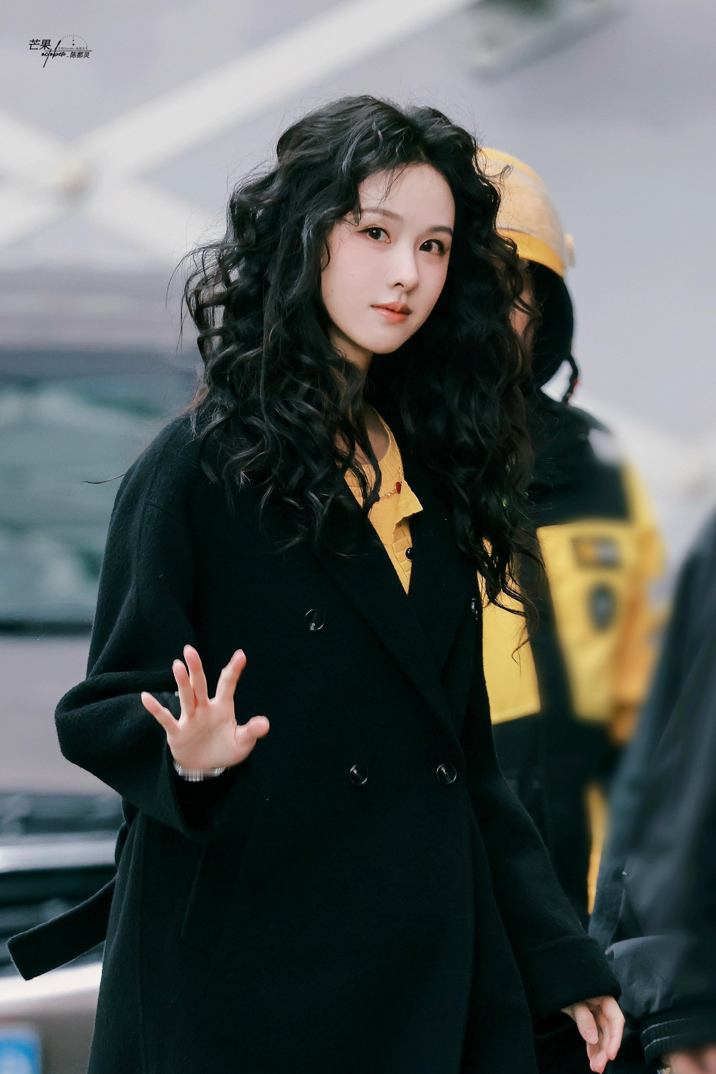 陈都灵金靖少女时代的英雄主义陈都灵在复制粘贴的时代，你是手写的诗[鲜花