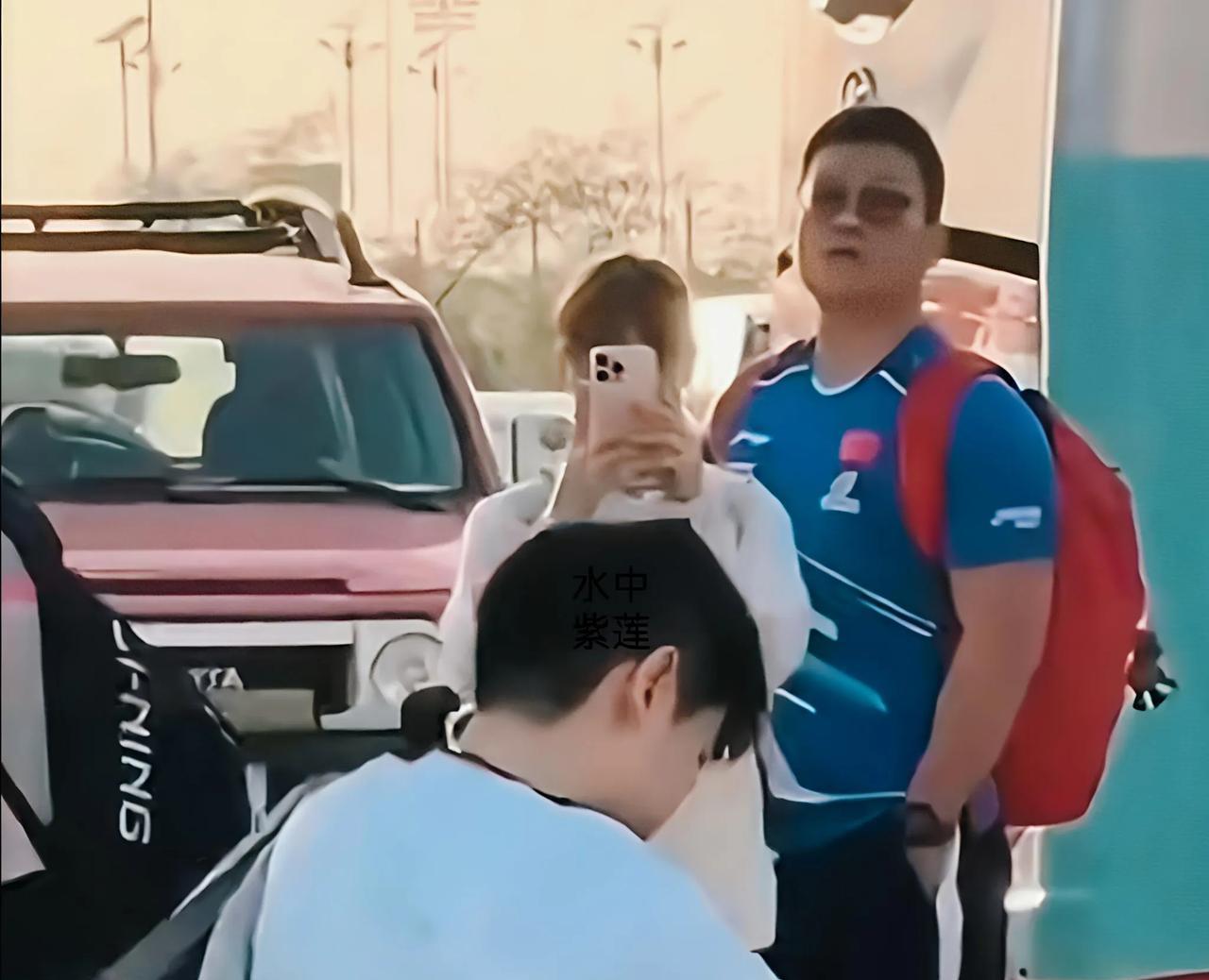 莎莎多哈走丢可咋办？能不能走丢，我不知道，但笑死在评论区了。翔哥:去哪儿啊
