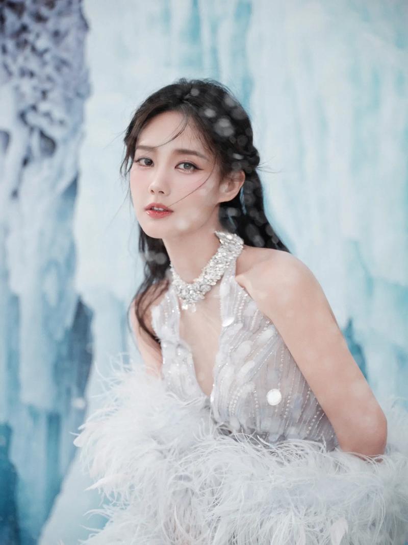 内娱两大体寒女:李沁vs李一桐谁最惨？两人都是大美女，都有大爆剧在手，但就是