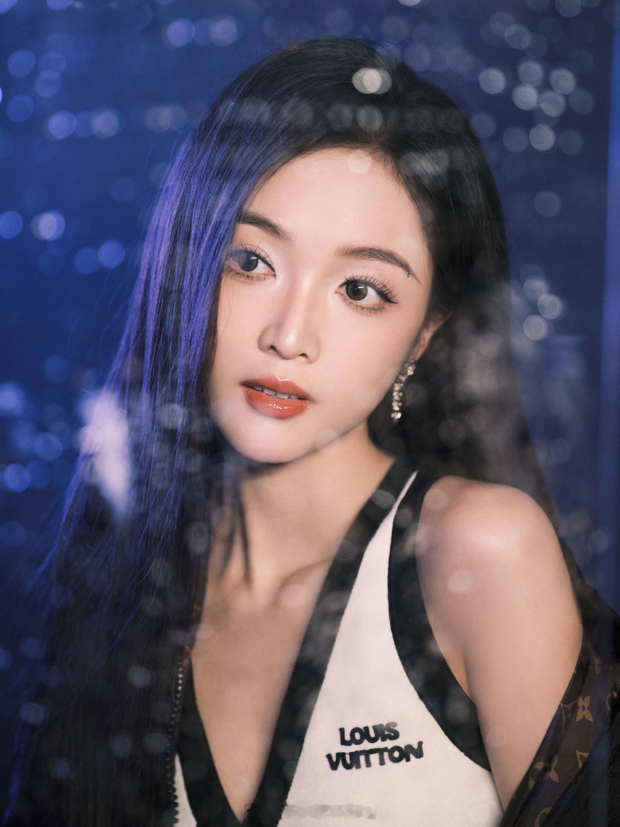 吴宣仪活力元气散发心动魅力