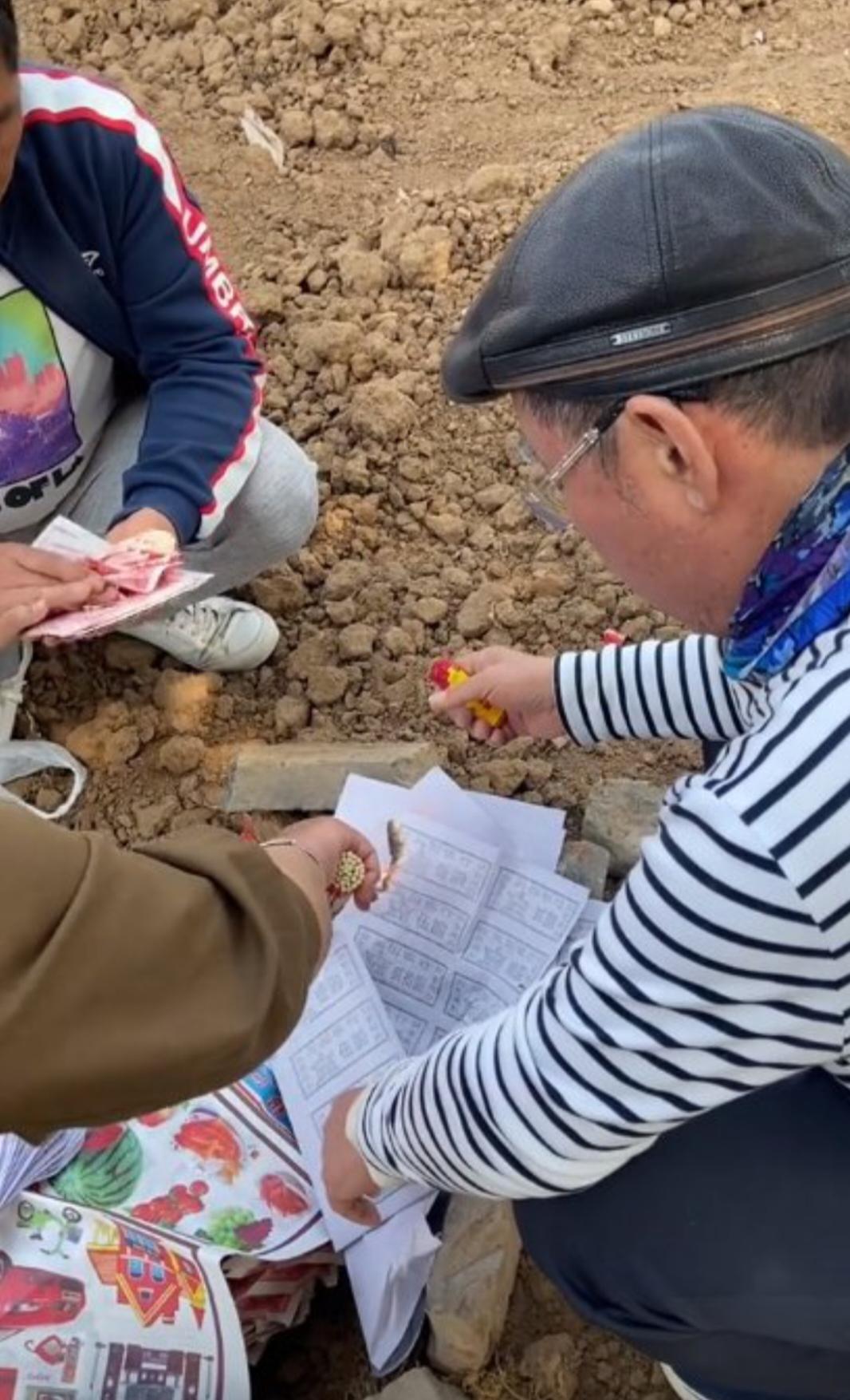 清明将至，河南多地却现“静悄悄”上坟，传统祭祖因何变了味？临近清明，河南乡村并