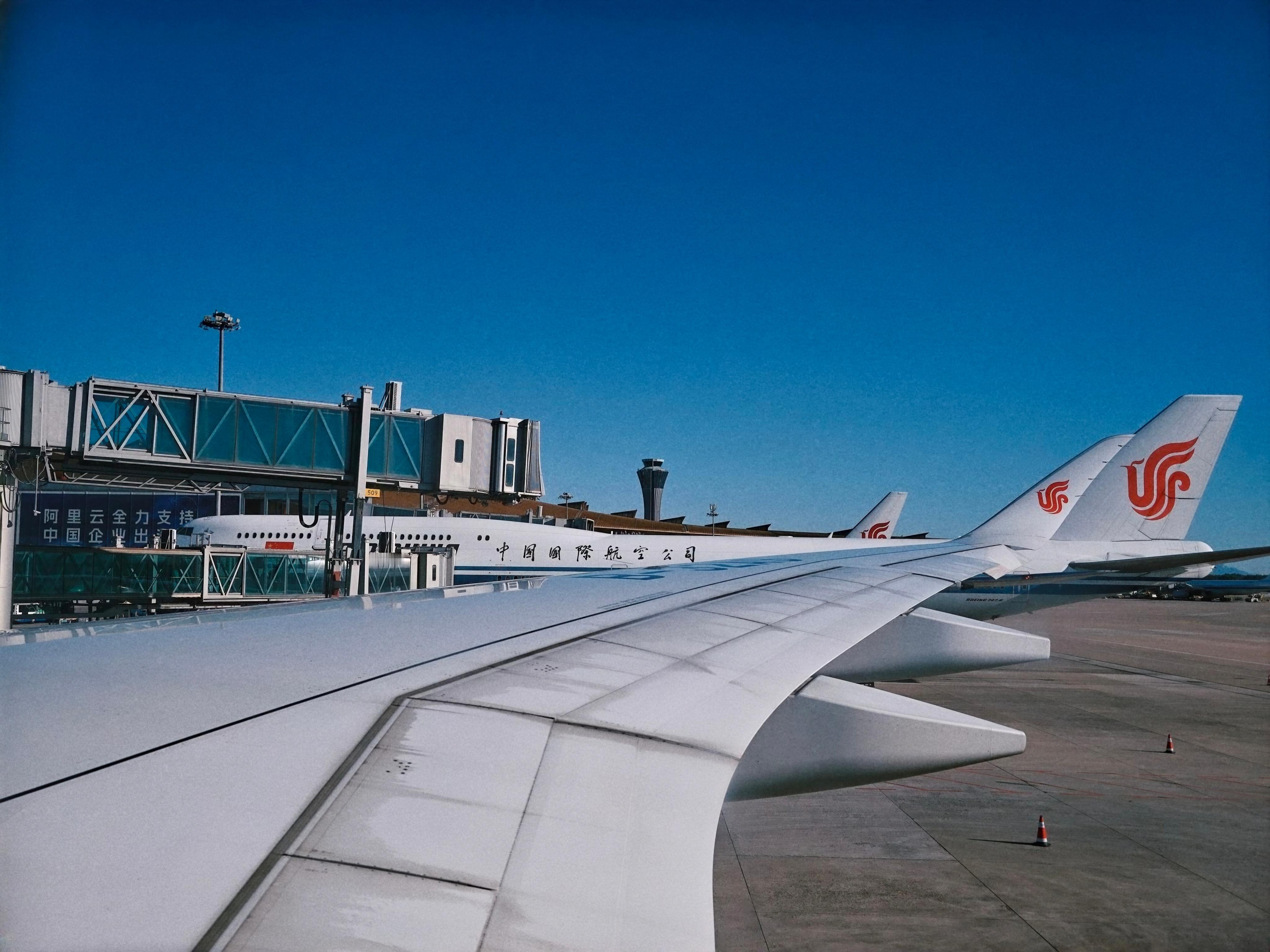 首都机场现在越来越会玩了[笑着哭][笑着哭][笑着哭]早上看航旅纵横，显示T3-