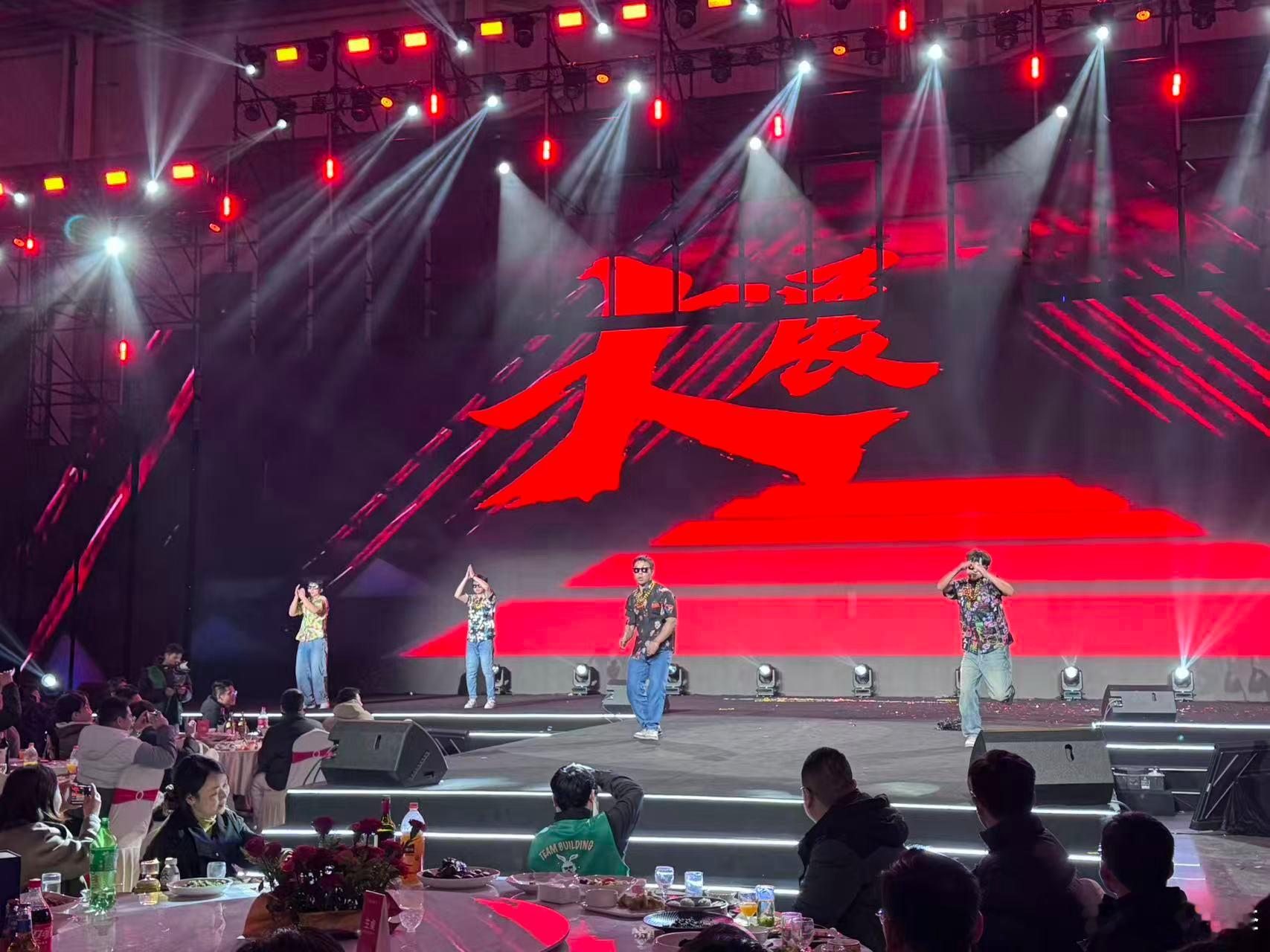 零跑子公司的年会舆论风波，都得大老板亲自发邮件诚恳复盘：起因是零跑子公司艾凌未来