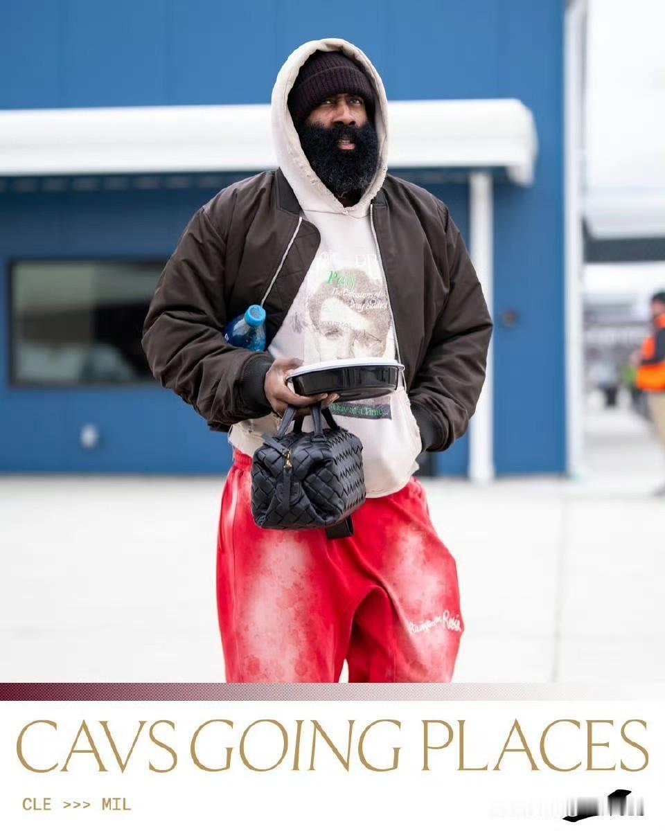 骑士奔赴机场迎来三连客之旅，伤病情况堪忧今天，骑士众将荷枪实弹，奔赴机场，接