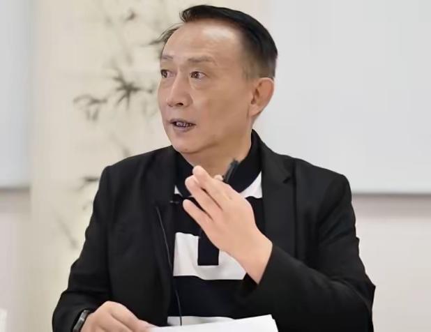 最狠的间谍，不偷你的情报，也不策反你的人；人家直接在你家里，帮你“立规矩”！​