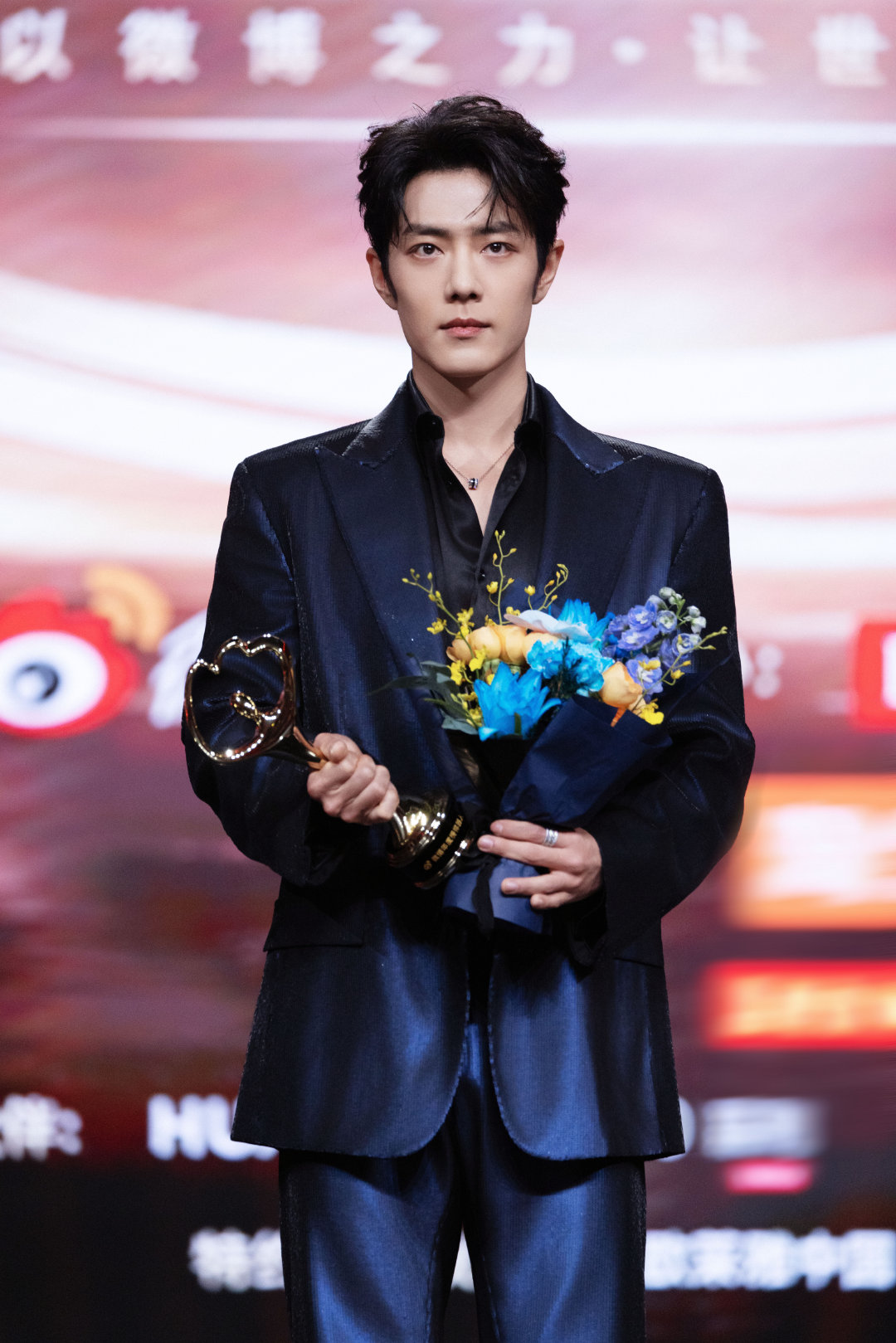 业内谈肖战杨紫白玉兰得奖几率《藏海传》能让肖战拿下白玉兰吗?谭飞说“行业一直提