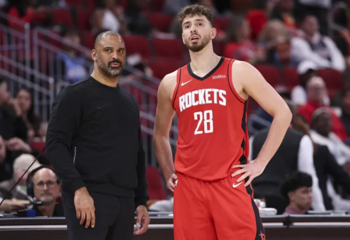 NBA常规赛，火箭105-115不敌热火，乌度卡赛后接受了媒体采访。记者：“是