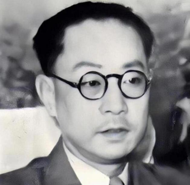 1937年，刺蒋失败后，百变杀手华克之投奔延安，伟人看到后却当场断言：你绝不能留