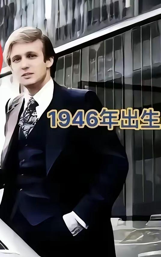 1966年的特朗普，金发凌厉、西装笔挺，那是妥妥的纽约上流“贵公子”模板，眼神清