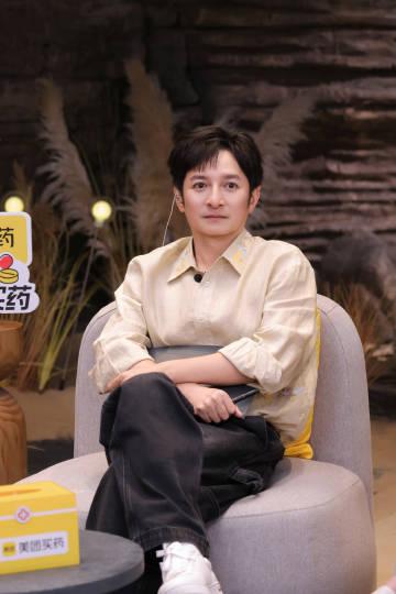 李维嘉处处帮着李施嬅对车崇健步步紧逼，没想到最后还是李施嬅心疼了，让维嘉饶了他。