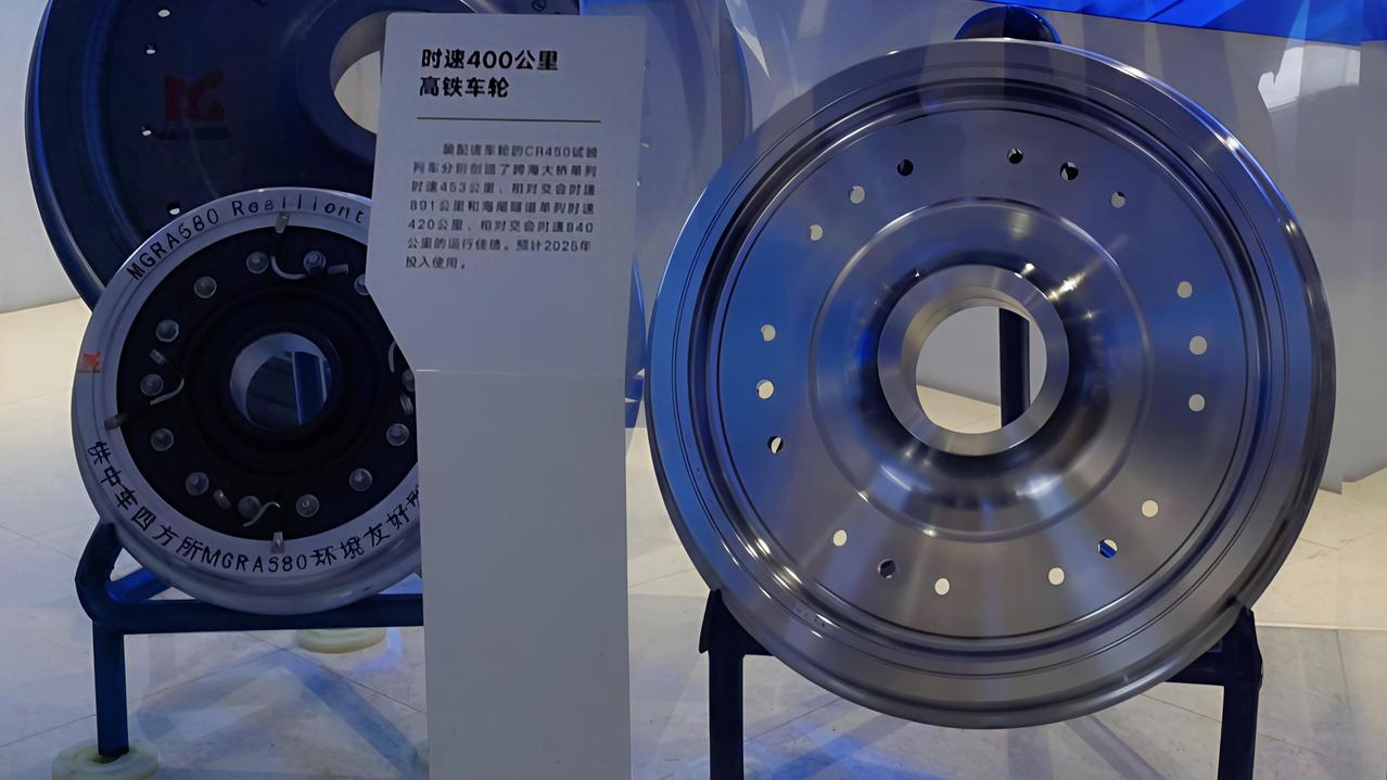 “给钱也不卖给中国。”为了打压中国发展，日本和德国联合断供高铁车轮，毁掉了中国上