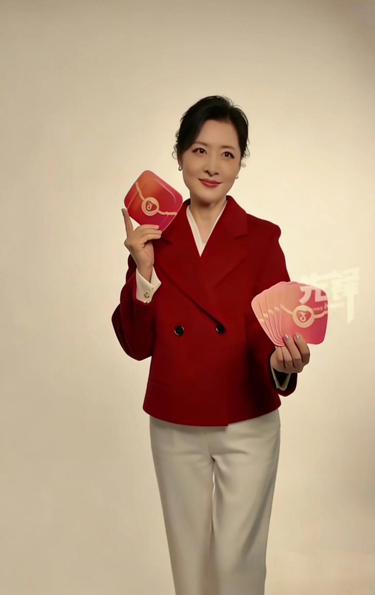 57岁周涛：放着清福不享，偏要扎进短剧圈，她到底图啥？2026年2月14日，