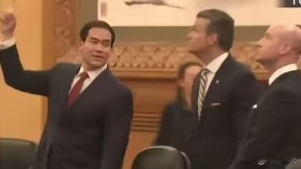 别觉得卢比奥的反应夸张，你要是第一次站在人民大会堂万人大礼堂的穹顶下，说不定比他